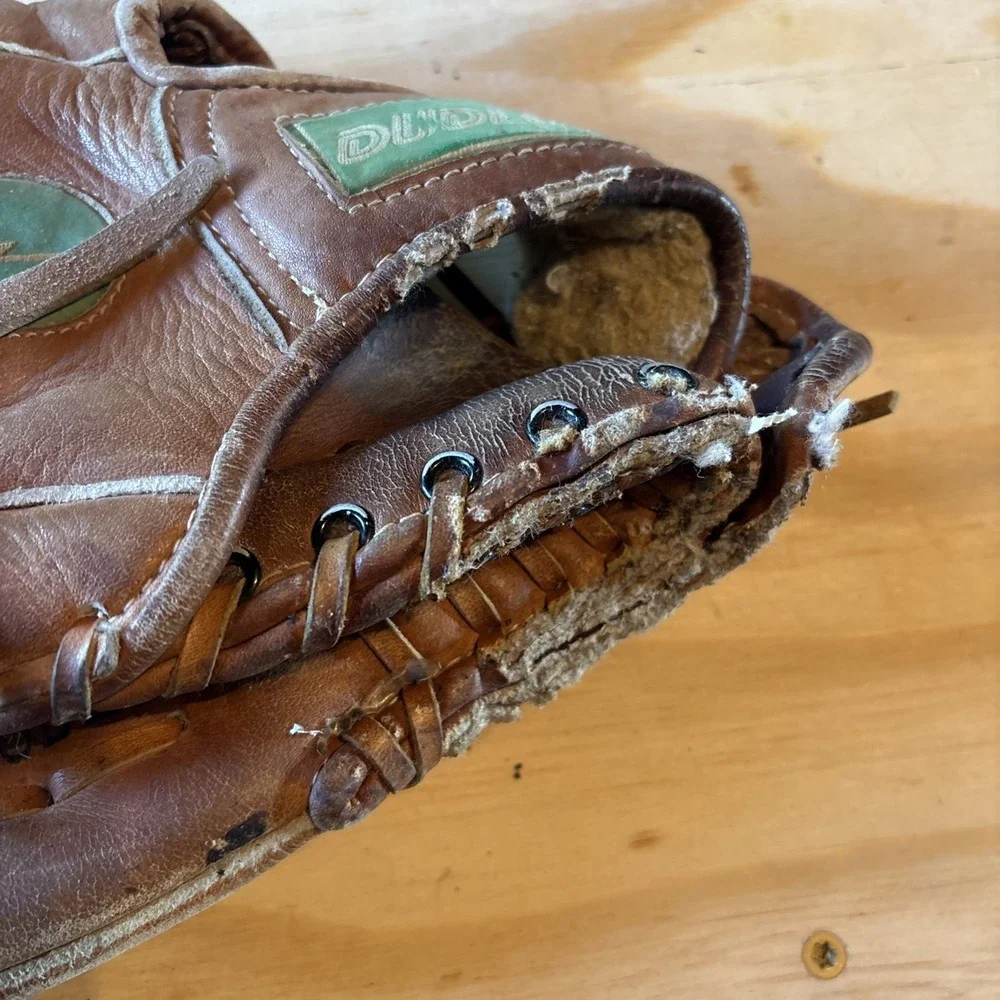 Dudley D-1000 Pro Model Baseball Softball Leather Glove Left Hand Throw